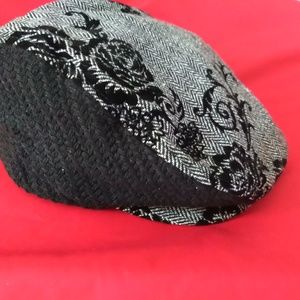 woman's winter golf hat black and grey